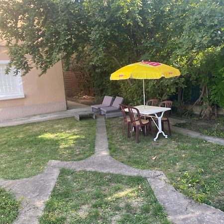 Spa Jardin Prive T3 Independant Dans Villa Morieres-les-Avignon Εξωτερικό φωτογραφία