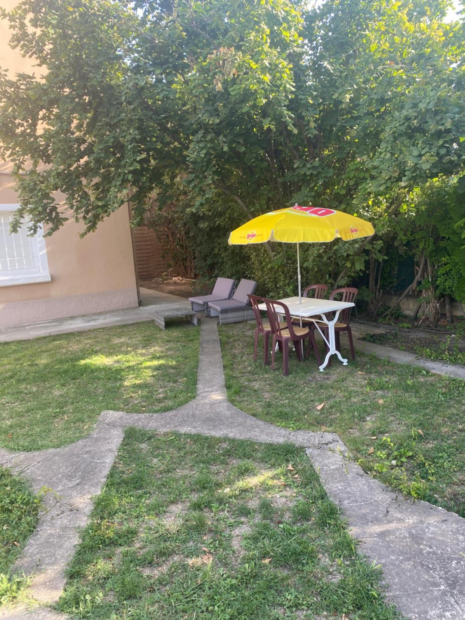 Spa Jardin Prive T3 Independant Dans Villa Morieres-les-Avignon Εξωτερικό φωτογραφία